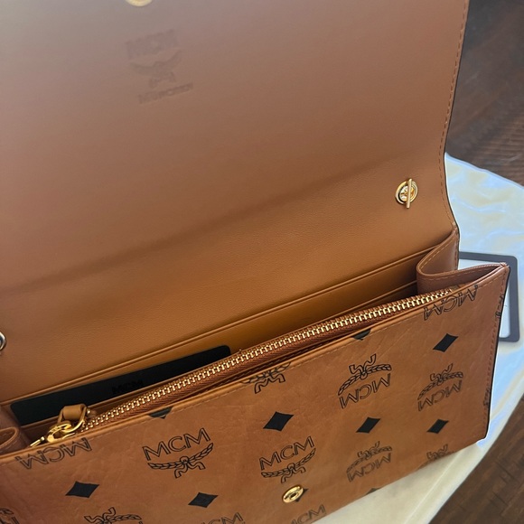 NWT * MCM Crossbody bag with Studded Crystal Visetos NEVER USED, authentic - Picture 5 of 6